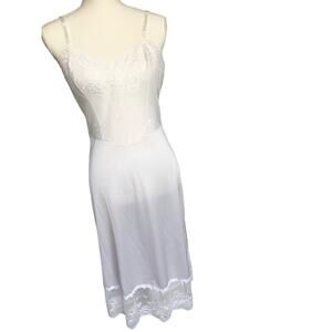 Vintage 70s Vanity Fair Antron III White Bridal Lace Night Gown Midi Dress Slip
